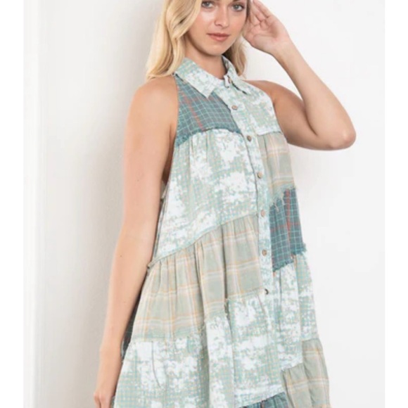 BlueVelvet Mixed Patchwork Angled Hem Tunic Top Size Small NWT - Picture 8 of 8